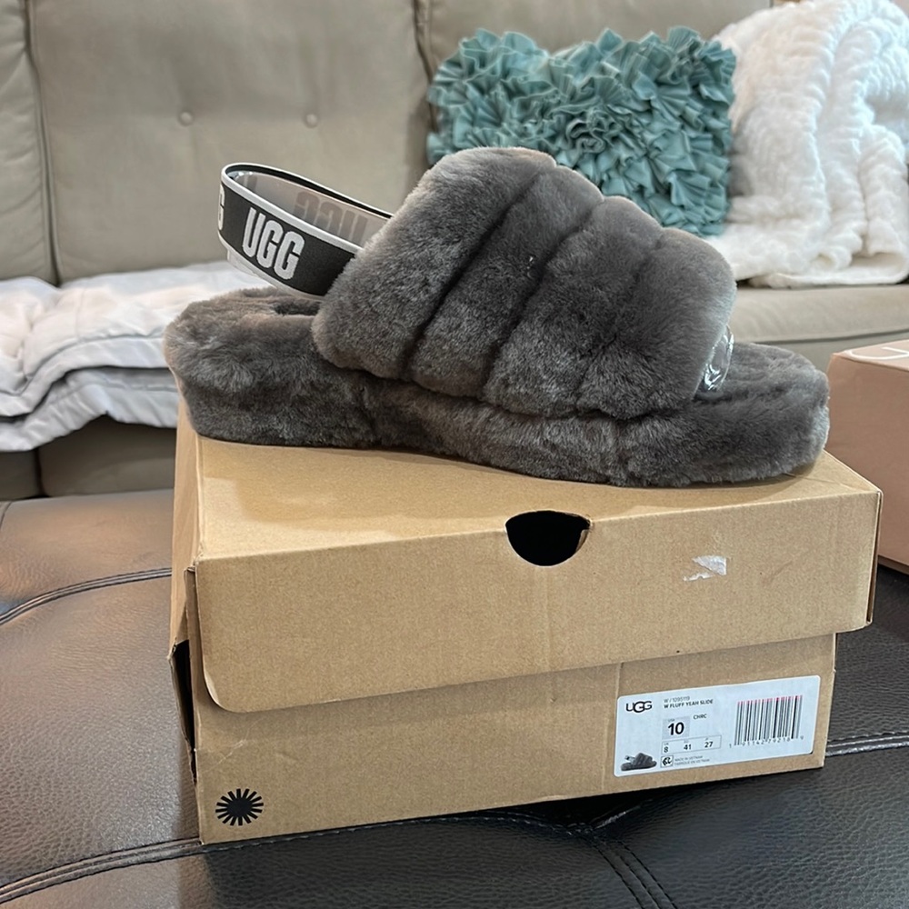 BRAND NEW NEVER WORN GREY UGG SLIDES